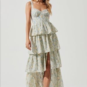 ASTR the Label MIDSUMMER FLORAL TIERED MAXI DRESS New without Tags Large